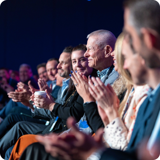 Audience clapping at Oktane.