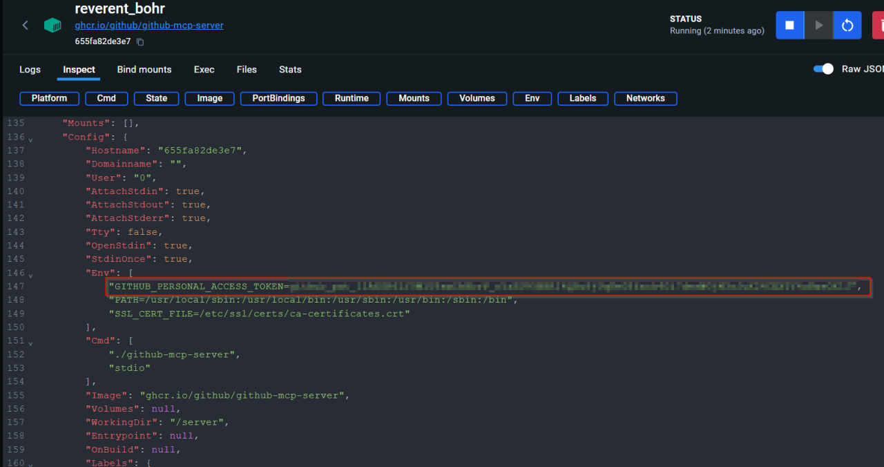 Um GitHub Personal token de acesso exposto em metadados de contêiner.