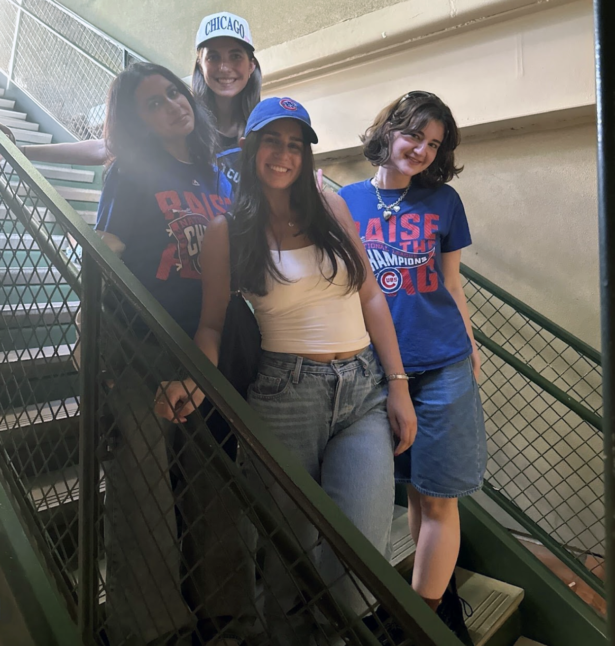 Amelia Smith avec d’autres stagiaires à un match des Chicago Cubs