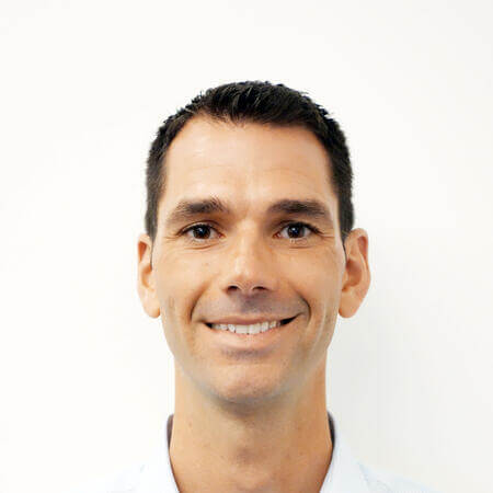 Armen Vartanian, SVP of Global Workplace Services, Okta Headshot